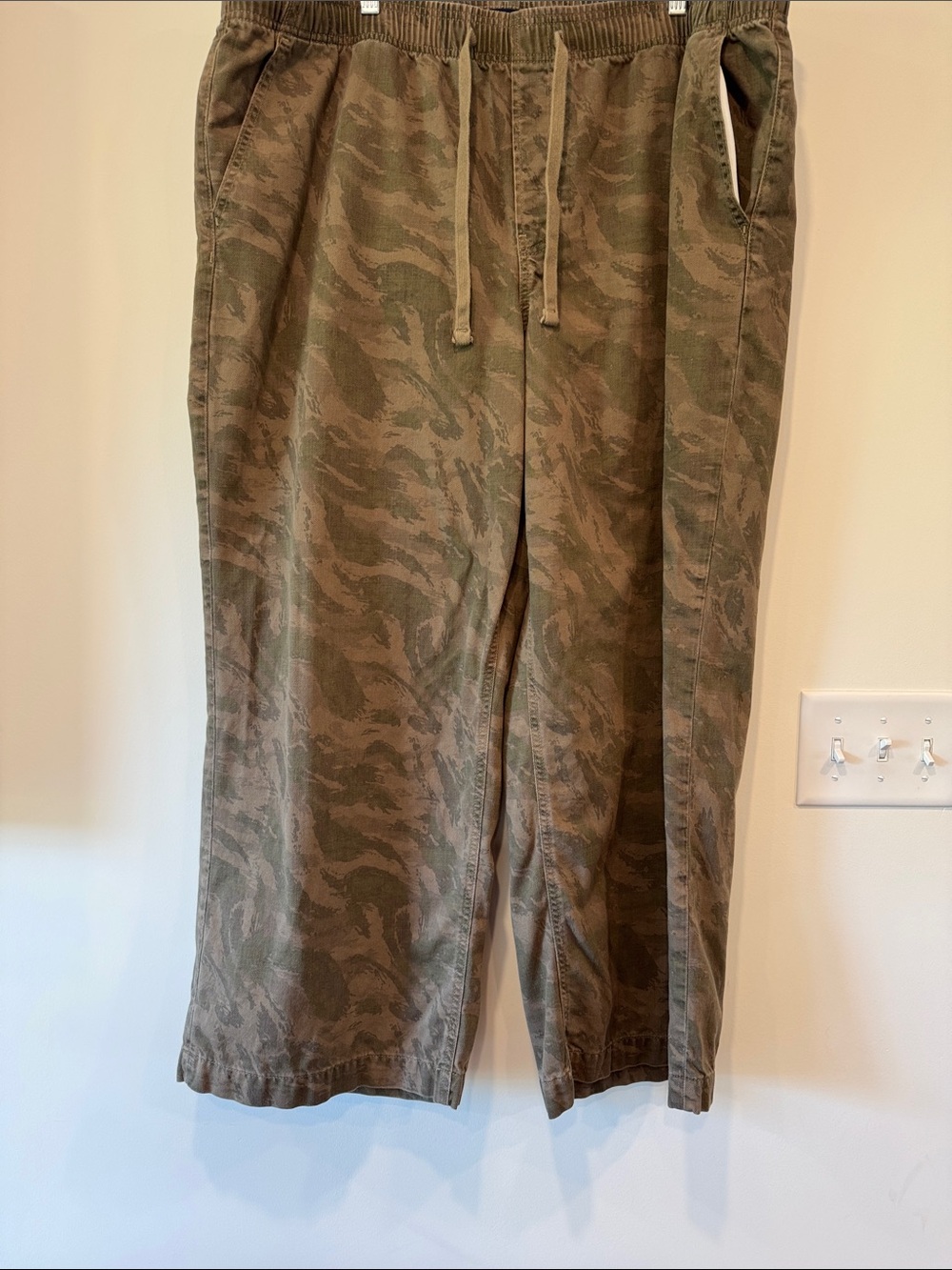 GAP Factory Camo Drawstring High Rise Pants - Picture 4 of 8